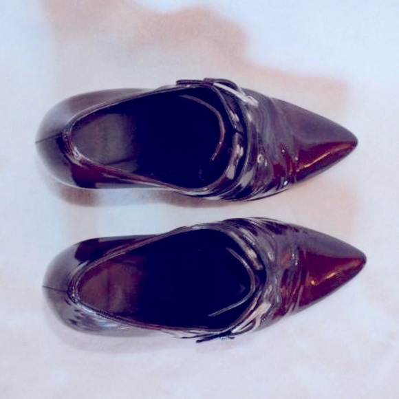 Patent Leather Brown Pump - Picture 4 of 5